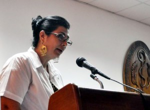La Dra. Rokselys Vigo Rodríguez, vicedecana primera de la Facultad de Medicina, realizó una ponencia acerca de la situación de salud de los Cinco.