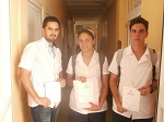 Estudiantes con su diploma de participación de la Jornada Científica