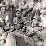 En la Sierra Maestra Piti Fajardo, Fidel Castro y otros revolucionarios
