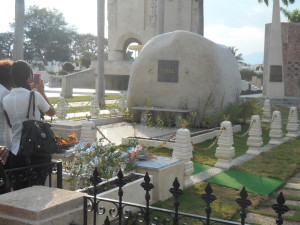Fidel junto a Martí en el cementerio de Santa Ifigencia
